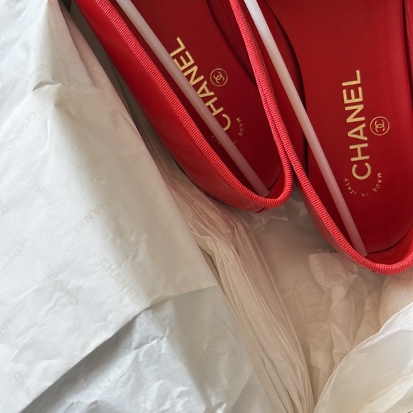 JUST PURCHASED FROM PARIS CHANEL 31 RUE CAMBON RED BALLERINA FLATS 38 W/ RECEIPT - Picture 3 of 7